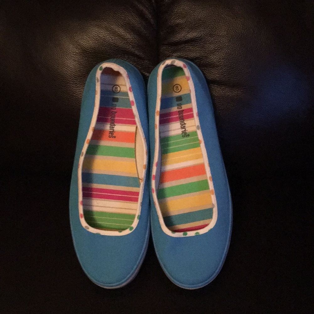 Shoes - Picture 7 of 8